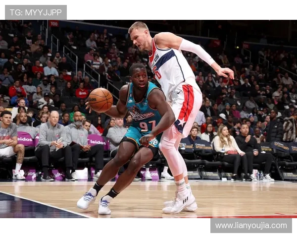 奇才大战活塞：顶级对决引爆球场舞台